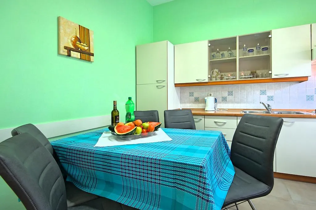 Apartment Umag - Family Paris 0*,